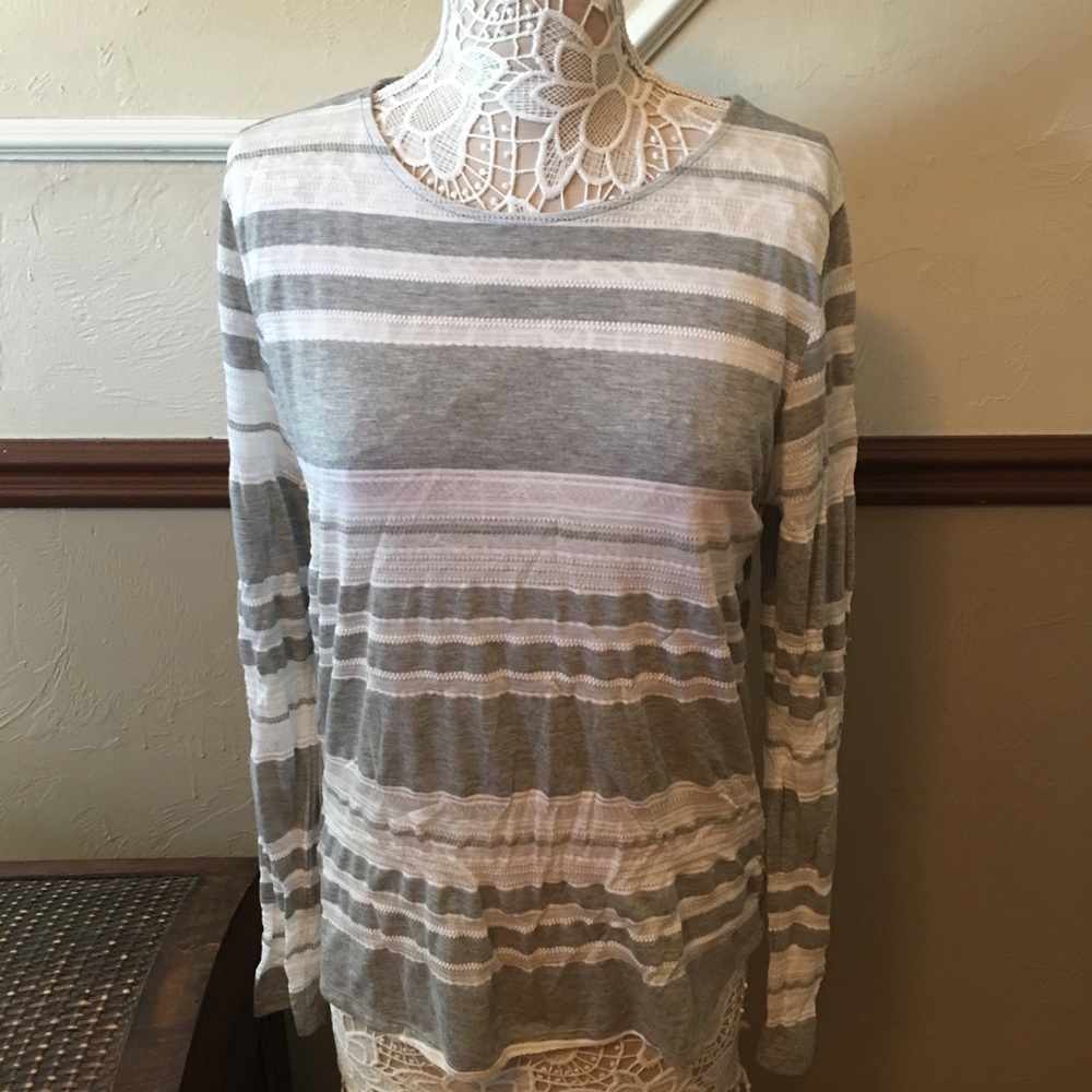 H&M Gray and White Top (#21)